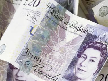 Паундът отново спада при опасенията за последствията от Brexit