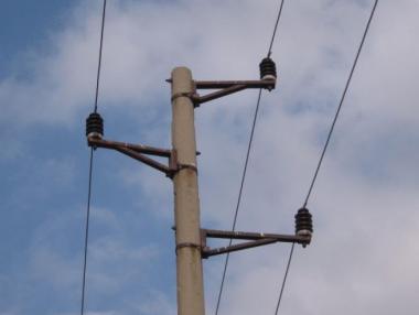 Скъсани кабели оставиха 5000 клиенти на ЧЕЗ без ток