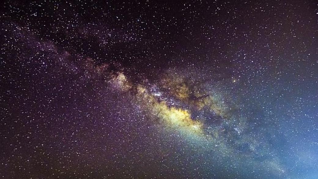 Астрономи откриха куп от древни звезди в центъра на Млечния път