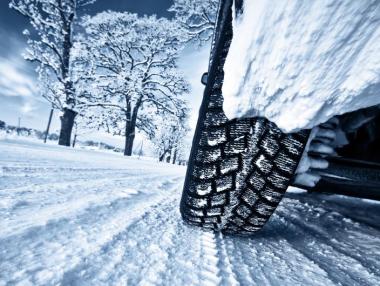 При сняг и лед - задължително със зимни гуми