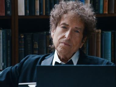 Боб Дилън получи Нобелова награда за литература