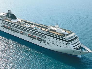 Круизен кораб с пътници от 6 континента акостира в Бургас