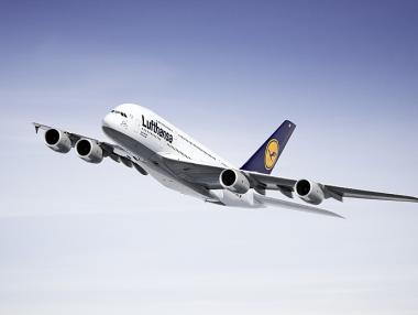 Най-големият пътнически самолет в света кацна в София