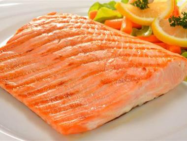 Диетолози: Сьомгата е най-токсичната храна в света