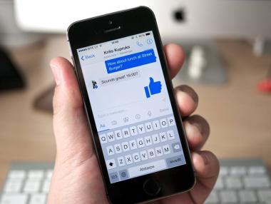 Facebook Messenger ще подсказва „теми за разговор”