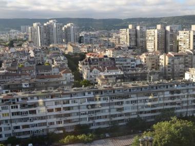 60% от младите българи живеят в лоши условия