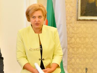 Менда Стоянова: Цигарите ще поскъпнат с 25-27%