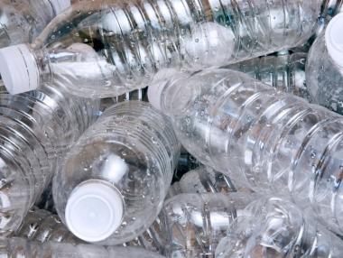 Опасни ли са пластмасовите опаковки и бутилки