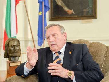 БАН настоява младите учени да взимат поне 750 лв. заплата