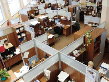 Над 2200 висшисти могат да започнат работа в държавната администрация