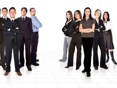 Жените работят почти час повече дневно от мъжете