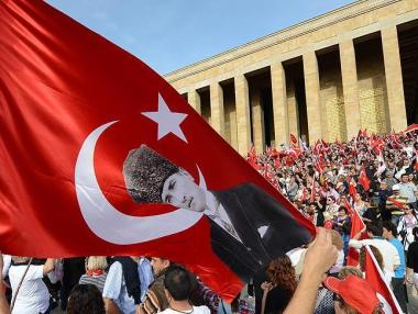 Заловиха 12 терористи, подготвяли атентати в Деня на Турция