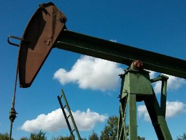 Петролът поевтинява за четвърти пореден ден