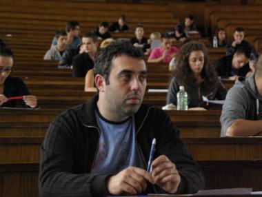 УниКредит ще дава стипендии на най-добрите студенти по икономика