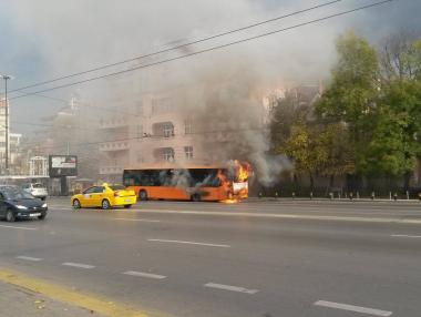 Автобус от градския транспорт се запали на „Орлов мост“