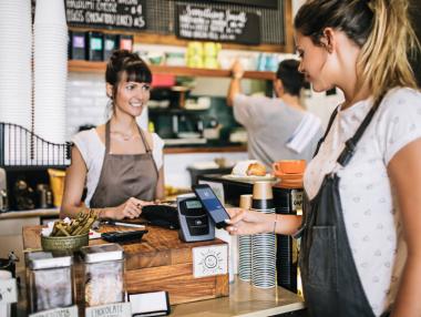 54% от европейците плащат с мобилно устройство