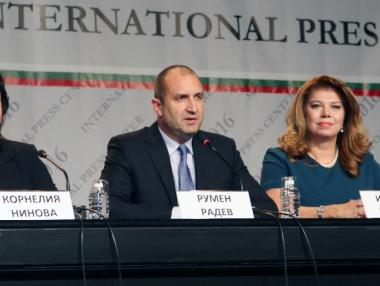 Радев: Демокрацията победи апатията и страха