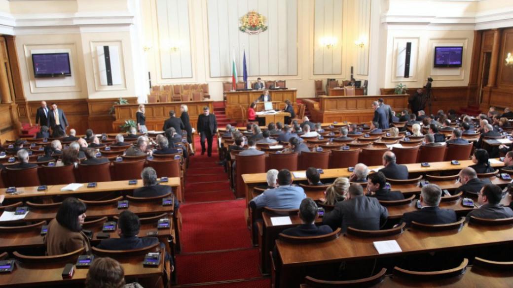 Парламентът прие оставката на правителството