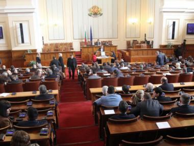 Парламентът прие оставката на правителството