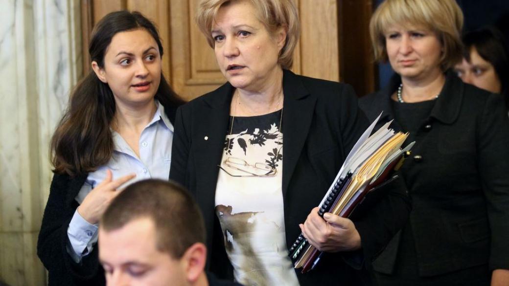 Стоянова: Бюджетът ще мине с гласовете на ГЕРБ, РБ и БДС