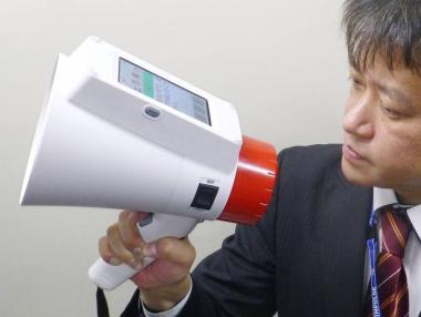 Panasonic пуска в продажба мегафон преводач