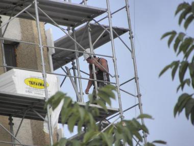 Санирането не било спряно, просто са свършили парите