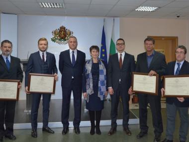 3 компании откриват над 400 работни места