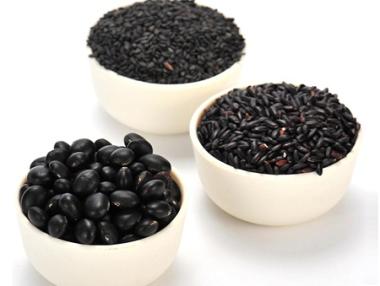 Полезните черни храни