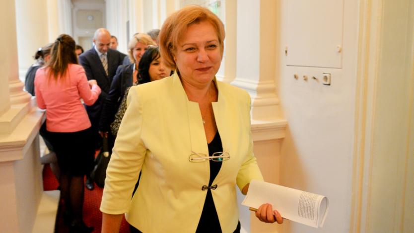 Бюджет 2016 няма да се актуализира, обеща Менда Стоянова
