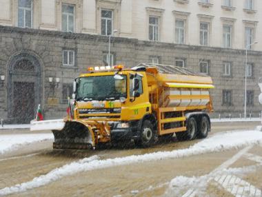 Над 200 снегорина са готови да чистят София