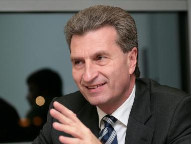 Йотингер: Търси се еврокомисар за цифровото общество