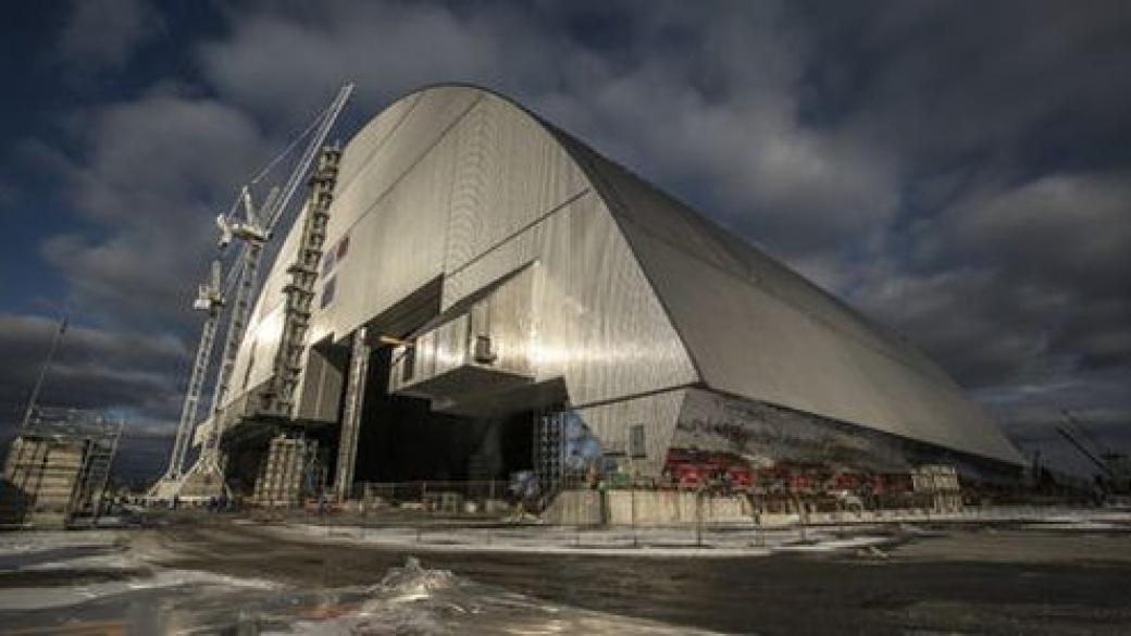 АЕЦ „Чернобил“ с нов саркофаг