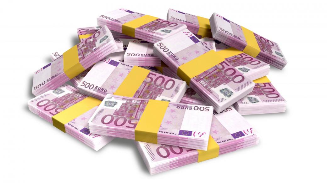 Заплатите на чиновниците в Брюксел се повишават със задна дата