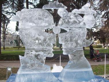 Ледени фигури от приказките изникват в Русе