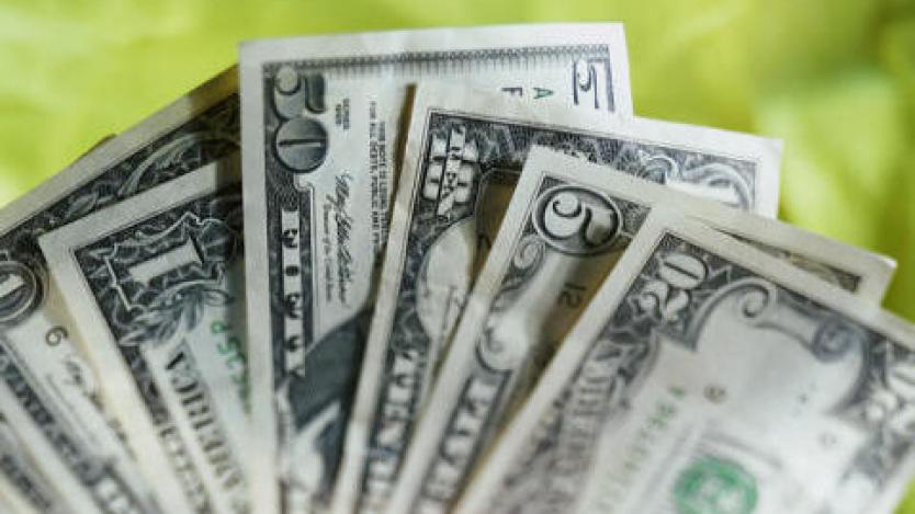 Доларът се покачи след нови силни данни за американската икономика