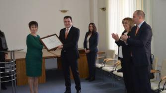 4 компании разкриват 1000 нови работни места