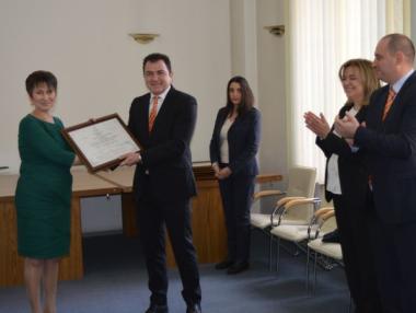 4 компании разкриват 1000 нови работни места