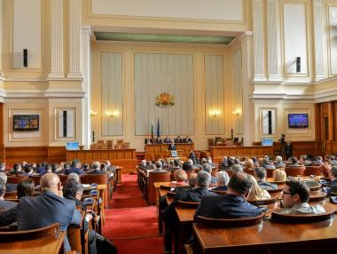 Чужденци ще получават дългосрочни визи, ако разкрият 10 работни места