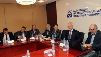 Бизнесът не очаква повече продажби и износ догодина