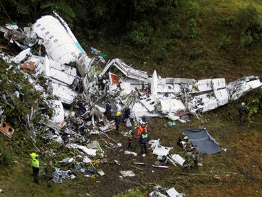 Трима са арестувани заради разбилия се самолет с отбора на „Шапекоензе“