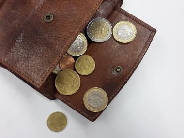 Прагът на бедност ще бъде вдигнат до 314 лв.