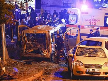 Двойна експлозия в Истанбул, 38 души са ранени