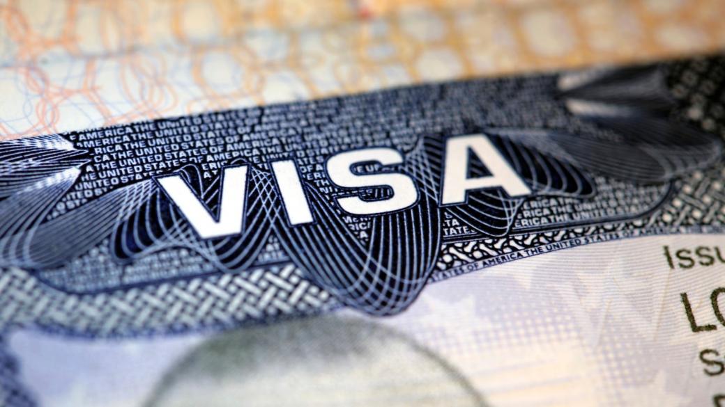 Европейската комисия засега няма да връща визите за американци