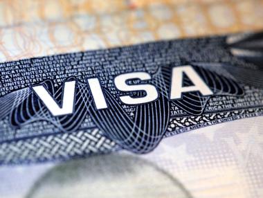 Европейската комисия засега няма да връща визите за американци