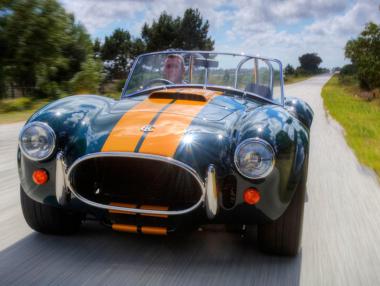 Възродиха легендарната AC Cobra