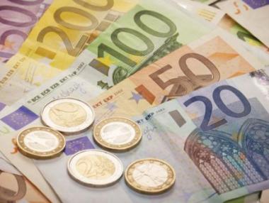 Еврото се срина до 14-годишно дъно