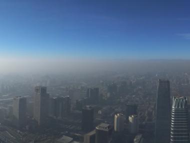 Пекин затваря 1 200 фабрики заради тежък смог