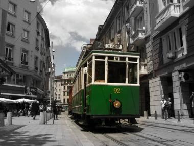 Коледен ретро трамвай тръгна из София