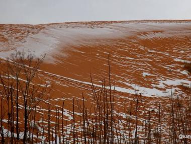 Първи сняг в Сахара от 37 г. насам