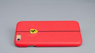 PhoneArena: Догодина Apple ще представи iPhone Ferrari